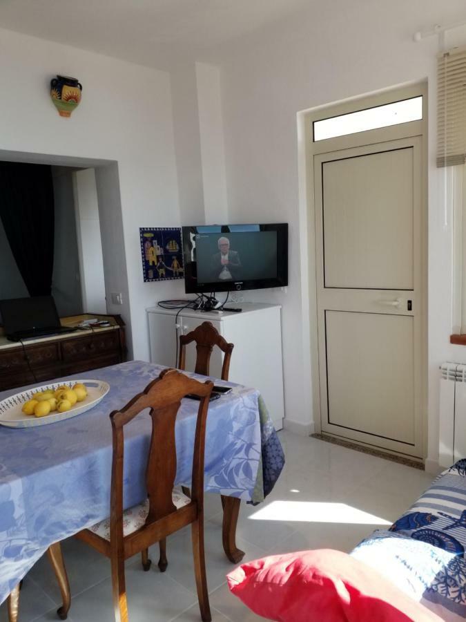 הוילה סן ניקולה ארצ'לה La Terrazza Sull Isola Di Dino מראה חיצוני תמונה