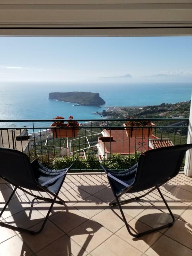 הוילה סן ניקולה ארצ'לה La Terrazza Sull Isola Di Dino מראה חיצוני תמונה
